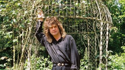 Ozzy Osbourne Turned a Boring Greenhouse Into a Striking Sculptural Statement – And His Simple 40-Year Trick Still Works Today