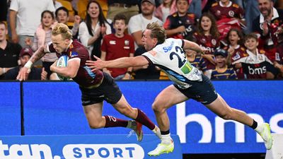 Reds flyhalf Gordon cleared of serious knee injury