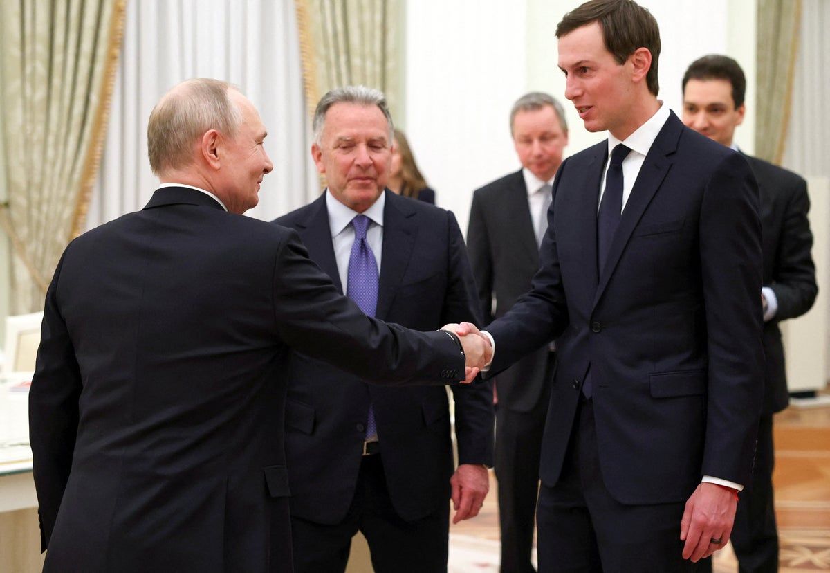 EU Mandates Replaceable Batteries in Smartphones from 2027 | Quick Digest