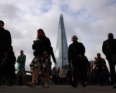 UK unemployment shows surprise fall to 4.9% as pay growth drops to lowest in five years