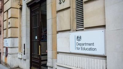 UK introduces new school rules, bans mobile phones in England classrooms