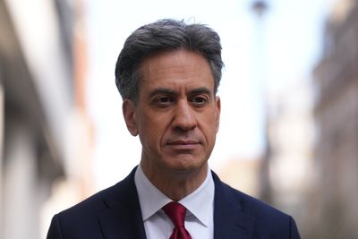 Government to ‘double down not back down’ on clean energy in face of gas spike