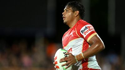 Dolphins extend former Broncos star until 2027