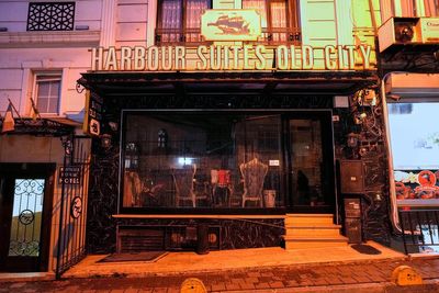 6 stand trial in Istanbul over insecticide poisoning deaths of Turkish-German family