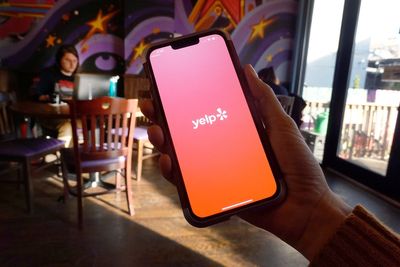 Yelp adds a new AI feature to help users sift through local recommendations
