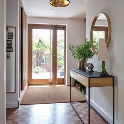 I asked 4 interior designers what makes an entrance look and feel unwelcoming – these are the 6 things they all agreed on