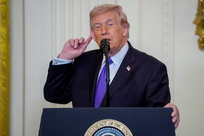 Hopes of peace deal fade as Trump says he ‘expects to be bombing’ when ceasefire deadline expires