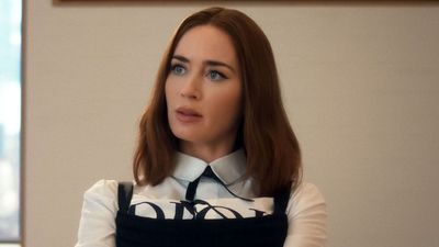 Emily Blunt Jokes Stylist ‘Killed People At Dawn’ For Insanely Dramatic Haute Couture She Wore For Devil Wears Prada 2 Carpet