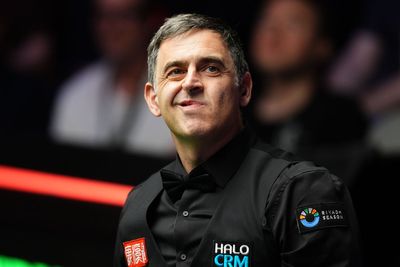 Ronnie O’Sullivan leads He Guoqiang in near-faultless start to World Championship campaign