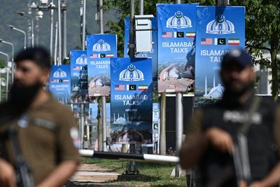 Iran gives Trump an ultimatum and threatens oil supply after derailing peace talks