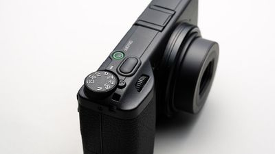 Popular compact camera wins major award for "outstanding" detail, color, and features – and now shoots at 1/16000 sec