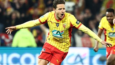 Lens thrash Toulouse to reach Coupe de France final