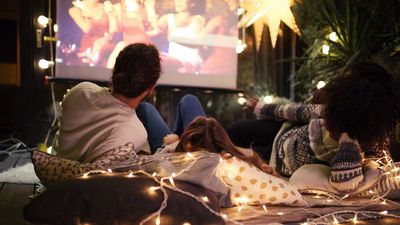 Setting up an outdoor cinema this summer? Here are my 4 tips to get the most out of your portable projector