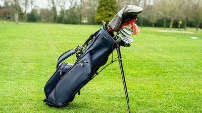 This New Ping Stand Bag Features A Clever Weight-Saving Trick I’ve Never Seen Before
