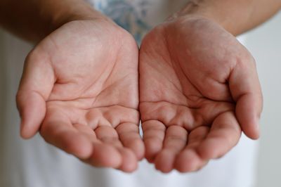 Paresthesia Explained and What Pins and Needles Reveal About Nerves and Circulation