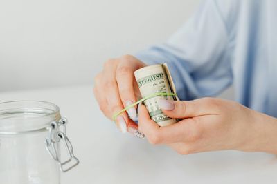 Man Makes $6,000 A Month From Side Hustle While Working 9–5, Plans To Quit Six-Figure Job