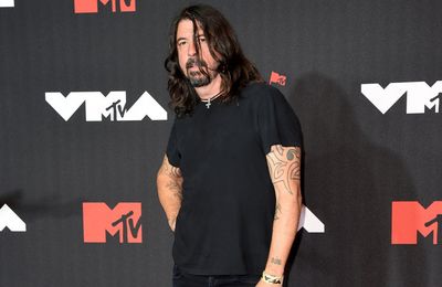 Dave Grohl recalls awkward encounter with idol David Bowie in the studio