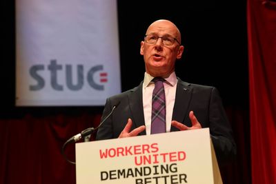 Swinney opens door to ‘voluntary’ food price cap scheme