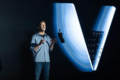 John Ternus takes over from Tim Cook at Apple. Finally, we have a CEO who understands cameras, probably!