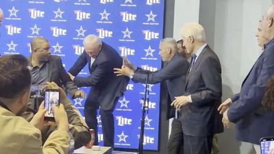 Jerry Jones Nearly Falls Off Stage As Bill Clinton Randomly Derails Cowboys Pre-Draft Press Conference