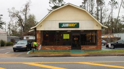 YouTuber brought 50 customers into a Subway one minute before closing for content. Then offered $500 like minimum wage workers owe him gratitude