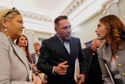 ‘For billionaires, not boxers’: De La Hoya warns over Ali Act overhaul in Senate hearing
