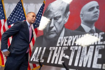 Democrats celebrate Virginia redistricting win as Jeffries vows ‘maximum warfare’