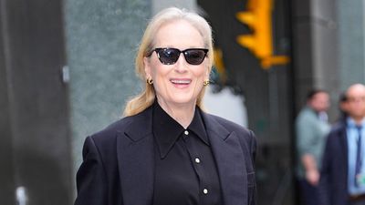 Meryl Streep uses this trio of accessories to add a stylish twist to her classic, all-black outfit
