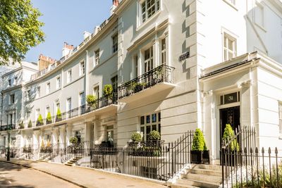 Wealthiest parts of London see double figure drop in house prices