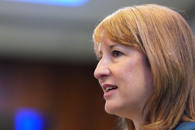 Why there are fewer wealthy people moving to the UK