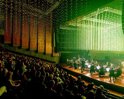 Multitudes festival: Echoes of Hill and Horizon review – epic light show electrifies Elgar and Vaughan Williams