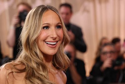 Leonardo DiCaprio sent Nikki Glaser odd gift after Golden Globes jibes