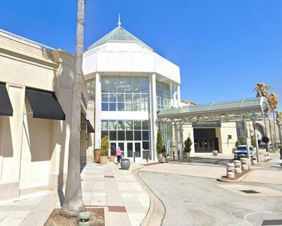 At least one dead and five people injured in Louisiana mall shooting, police say