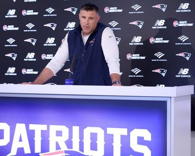 Patriots back coach Vrabel’s ‘leadership’ as new photos with NFL reporter Russini emerge