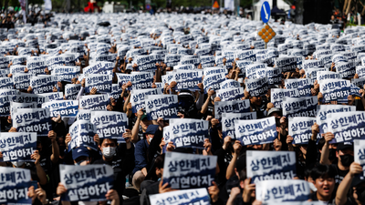 More than 30,000 Samsung union members take to the streets to demand an average bonus of $400,000 per worker — May 21 strike date looms, union points to rival SK hynix granting higher bonuses to its employees