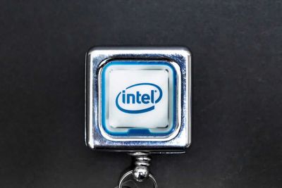 Wall Street Can’t Seem to Get Enough of Intel Stock