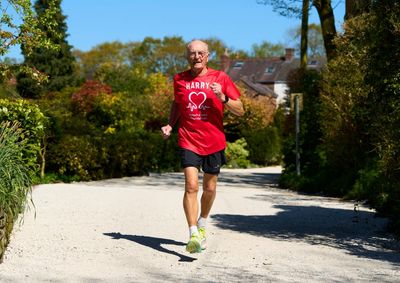 ‘I’ll keep doing it as long as I can’: Harry Newton, London Marathon’s oldest runner at 88