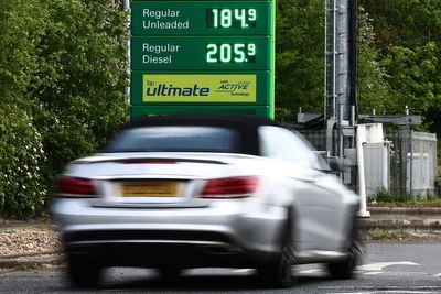 Oil prices reach $105 as Iran and US tighten grip on Strait of Hormuz