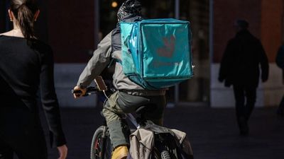 French advocacy groups accuse Deliveroo and Uber Eats of 'human trafficking'