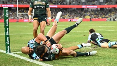 Drinkwater dazzles as Cowboys sink Sharks in try-fest