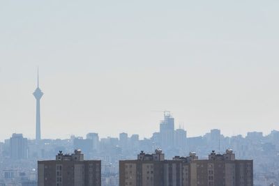 Pakistan forges ahead with diplomatic efforts to bring Iran and US together for talks