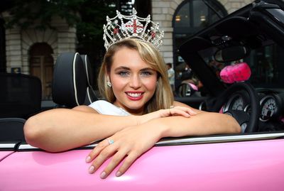 Heavily pregnant former Miss England 'falls flat' on stomach in terrifying London phone theft ordeal