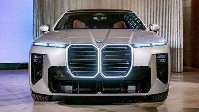 BMW just completely changed the dashboard as you know it — and I saw why the 2027 7 Series is better for it