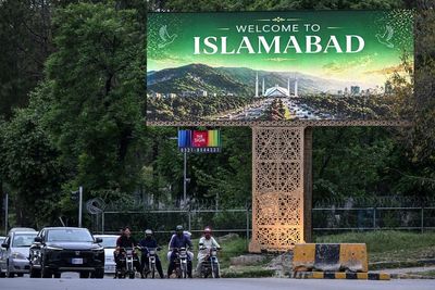 Trump officials will head to Pakistan for Iran peace talks without JD Vance