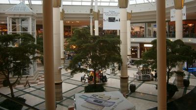 Louisiana’s week of bloodshed continues as gunfire erupts in Baton Rouge mall, sending families scrambling for cover