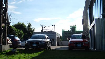 ‘I think I’m blocked’: Man stops by an Audi dealership to browse and gets locked inside after the manager leaves. And his overnight fix was something else