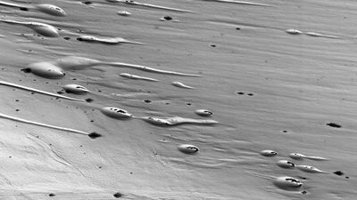 Ice melts in the springtime on Mars | Space photo of the day for April 24, 2026