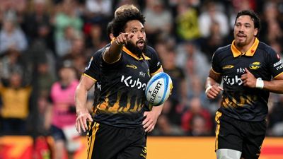 Bumbling Brumbies blown away by Super Hurricanes
