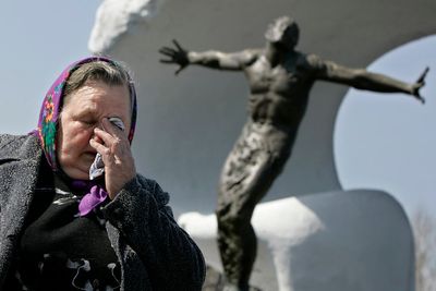 AP Was There: Early Chernobyl victims buried in Moscow cemetery