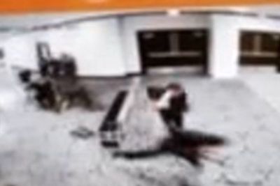 Moment suspect storms past security checkpoint at White House Correspondents’ Dinner